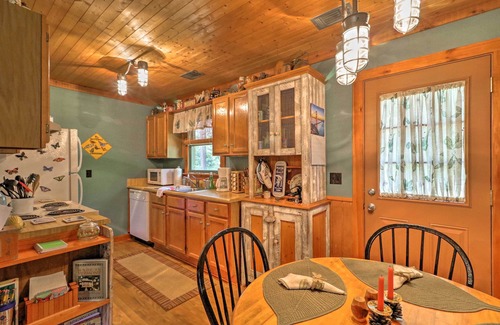 Pine Mountain Cabina | Acogedora cabaña de montaña de pino 2BR con porche cubierto