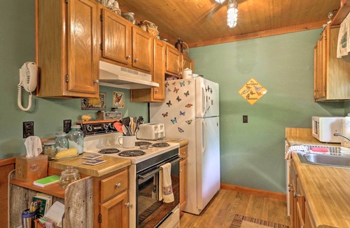 Pine Mountain Cabina | Acogedora cabaña de montaña de pino 2BR con porche cubierto