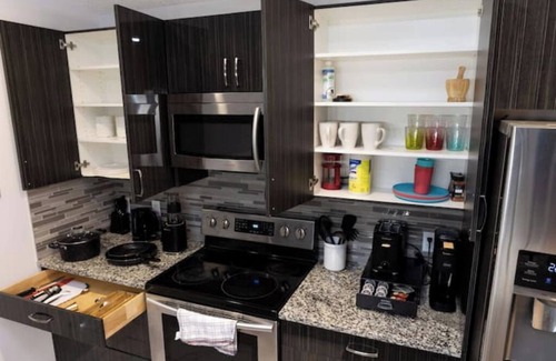 Southwest Edmonton Apartamento | Cozy PondVue*2 BR*1Bath*1KingBED+1 Queen*Airport Nearby*Family Friendly