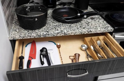 Southwest Edmonton Apartamento | Cozy PondVue*2 BR*1Bath*1KingBED+1 Queen*Airport Nearby*Family Friendly