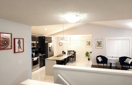 Southwest Edmonton Apartamento | Cozy PondVue*2 BR*1Bath*1KingBED+1 Queen*Airport Nearby*Family Friendly