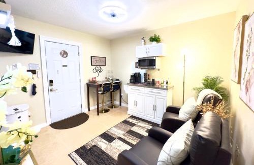 Orlando Casa | Cozy Private Apartment - Stylish & Spotless