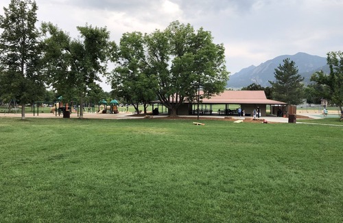 Newlands Casa | Acogedor apartamento privado en el sótano en el parque North Boulder