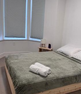 West New York Casa | Cozy & Private Bedroom with Dedicated Bathroom