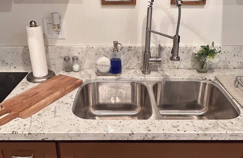 Bakersfield Apartamento | Cozy, private full Guesthouse in Bakersfield, CA