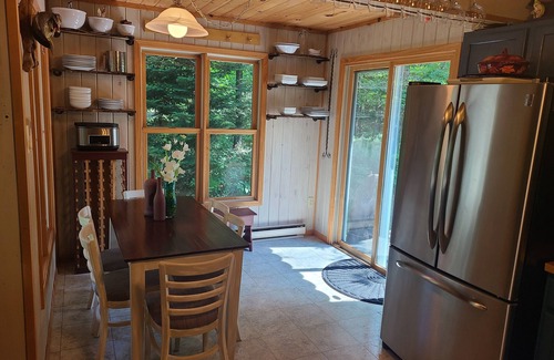 Webster Cabina | Cozy Private Lake Cottage 3-bedroom in the Northwoods with AC, Wi-Fi