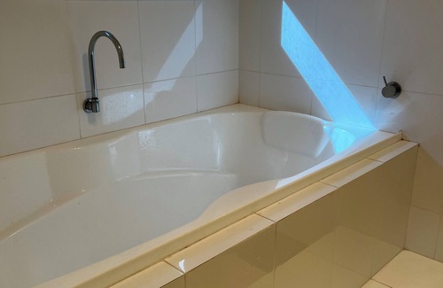 Dubbo Casa | Cozy Private Room - Twin Bedroom with Private Garden - Pet Friendly