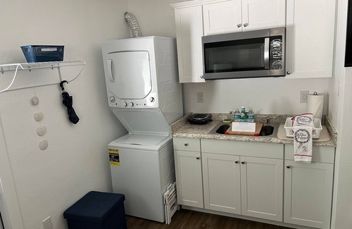 Seminole Casa | Cozy private studio with own fenced yard-3 miles from Beach