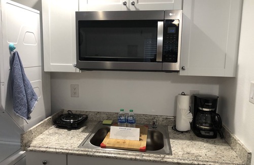 Seminole Casa | Cozy private studio with own fenced yard-3 miles from Beach