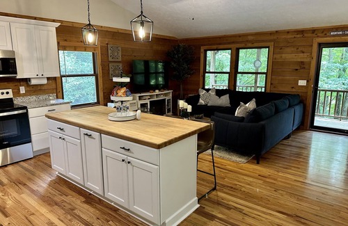 Banner Elk Cabina | Cozy private Sugar Mountain cabin located near Skiing, Hiking and more!