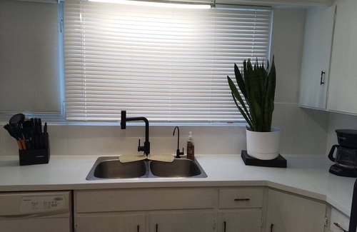 Rocky Mountain House Casa | Cozy Queen bed for travellers and workers in Rocky Mountain House area