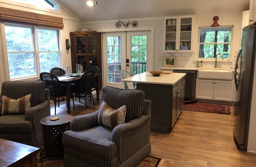 Mirror Lake Cabaña | Cozy Quiet Cottage