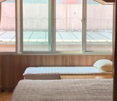 Wujiaochang Apartamento | Cozy Quiet Traditional Chinese double Room in Central Shanghai Near Hongqiao Pud'ong Airports Sleeps up to 1-5