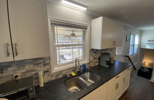 Hickory Casa | Cozy Ranch by Lake Hickory w/Patio & great Fire Pit