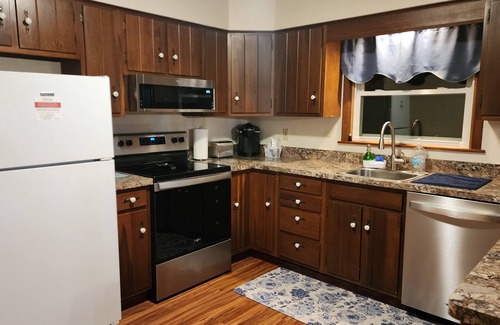 Sharon Casa | Cozy Ranch with Scenic Golf Course view