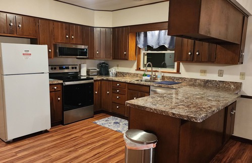 Sharon Casa | Cozy Ranch with Scenic Golf Course view