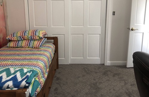 Valley Stream Casa | Cozy, rarely available room perfect for studying/ relax and easy to commute