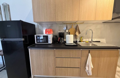 Attiki Apartamento | Cozy, renovated flat in Athens in 1950s townhouse. With veranda and garden!