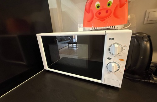 Attiki Apartamento | Cozy, renovated flat in Athens in 1950s townhouse. With veranda and garden!