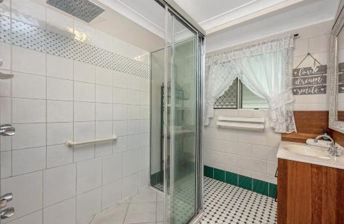 Rasmussen Casa | Cozy Retreat Ideal for Families or Groups