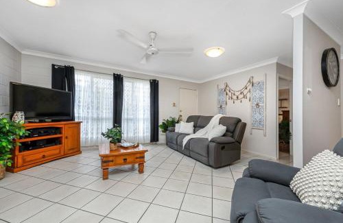 Rasmussen Casa | Cozy Retreat Ideal for Families or Groups