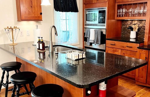 Narrowsburg Casa | Cozy Retreat: Private 5-Acre Haven with AC close to Bethel Woods