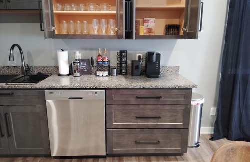 Chesterton Casa | Cozy Retreat w/Hot tub Indiana dunes Beaches Trails