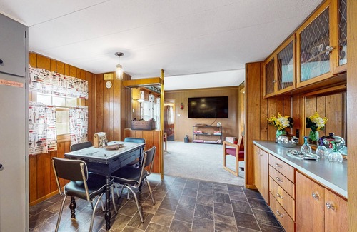 Cameron Casa | Cozy Retreat with Scenic Views, Internet and Outdoor Patio