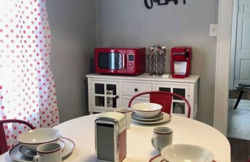 Muskogee Casa | Cozy Retro Retreat in Honor Heights