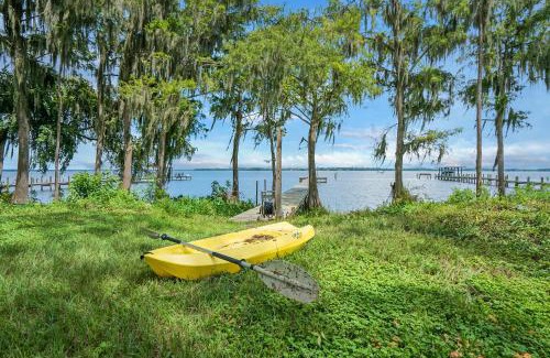 Palatka Casa | Cozy River Cabin Family Friendly Dock Playset Bball Court