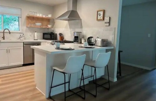 Three Rivers Casa | Cozy River Retreat/ Getaway - 10 min from Sequoia National Park