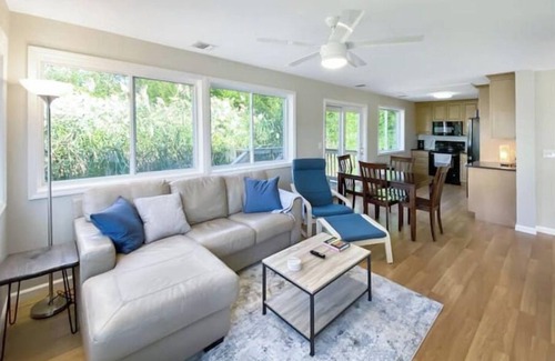 Kings Park Cabaña | Cozy Riverside Cottage