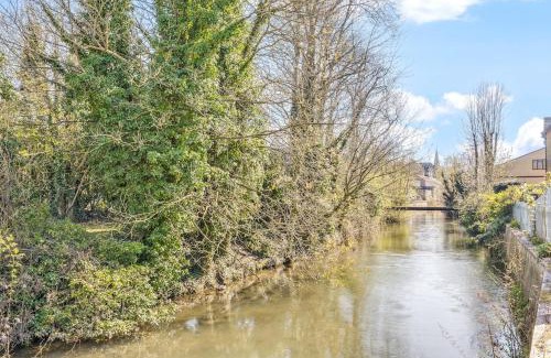 Hertford Casa | Cozy Riverside Cottage in Hertford Town with Parking