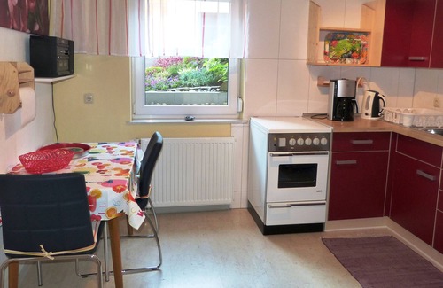 Ortenberg Apartamento | Apartamento acogedor salón con cocina y cuarto de baño, como nuevo