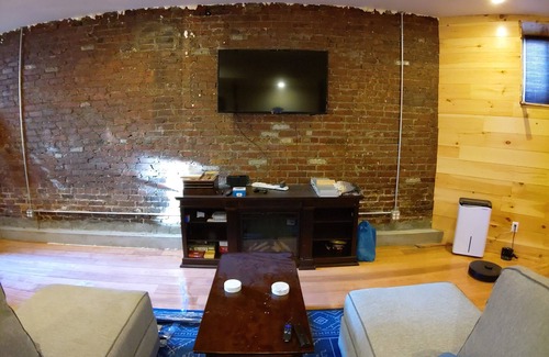 Roxbury Condominio | cozy room in quiet area