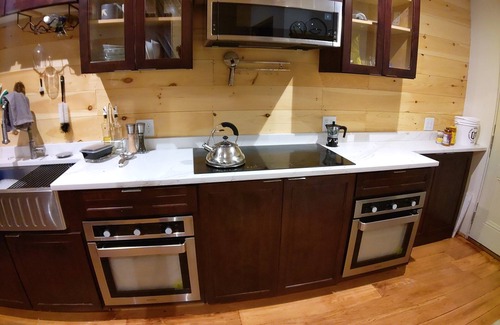 Roxbury Condominio | cozy room in quiet area