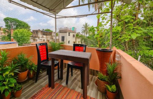 Behala Casa | cozy room with balcony
