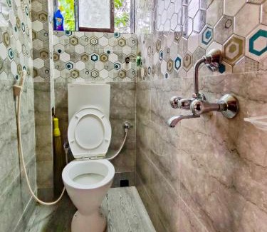 Behala Casa | cozy room with balcony