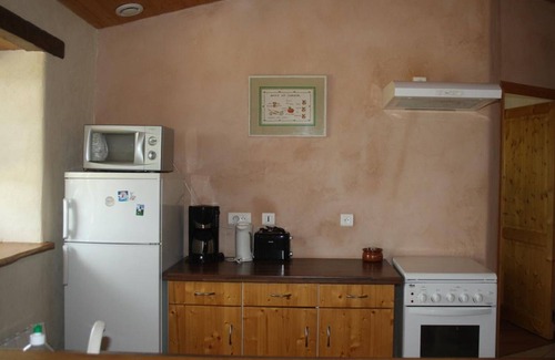 Neulise Cabaña | Agradable casa rural con terraza, cerca de Roanne
