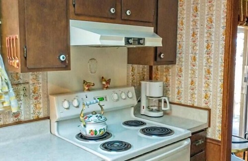 Green Lake Casa | Cozy & Rustic 2 Bedroom Retreat
