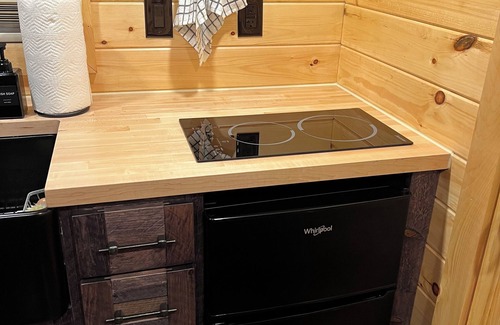 West Milton Casa | Cozy Rustic Tiny House @ the Horse Stable w/horse back trail riding & more!