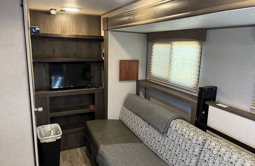 Mason Casa | Cozy RV in Mason Tn with WiFi, AC, Furnished, near Blue Oval