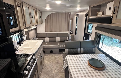 Magnolia Alquiler De RV | Cozy RV Stay · 21ft Trailer with Wi-Fi & Comfort