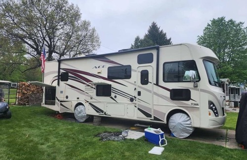 Pierceton Casa | Cozy RV with AC and WiFi in Serene Pierceton Yogi Bear Jellystone Park