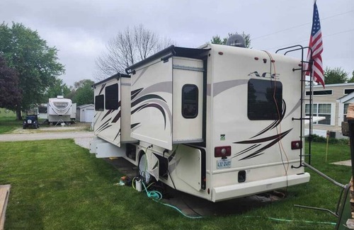 Pierceton Casa | Cozy RV with AC and WiFi in Serene Pierceton Yogi Bear Jellystone Park