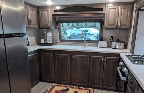 Latah Valley Casa | Cozy RV with WiFi and AC in Wonderful Spokane, The Bear Den