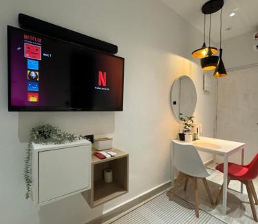 Central Seberang Perai Casa | Cozy Scandinavi Guest room - Queen Bed, Free Netflix, Prime & Wi-Fi Near Bukit Mertajam