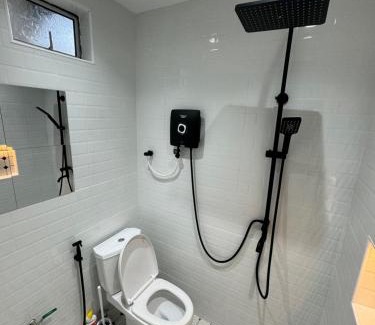 Central Seberang Perai Casa | Cozy Scandinavi Guest room - Queen Bed, Free Netflix, Prime & Wi-Fi Near Bukit Mertajam