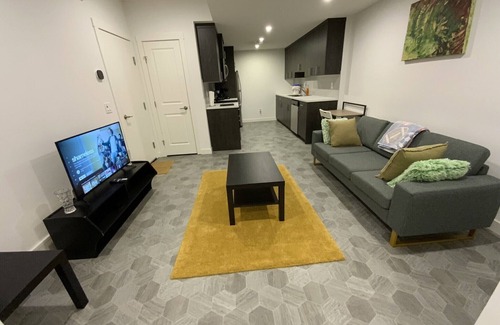 Southeast Calgary Apartamento | Cozy SE APT Suitable for Long Stay