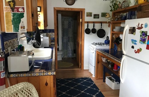 Malletts Bay Cabaña | Acogedora cabaña frente al lago durante todo el año con magníficas vistas!